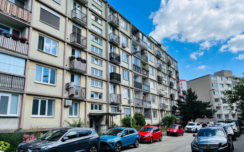 ￼Exkluzívne na predaj slnečný 2-izb. byt s loggiou a balkónom