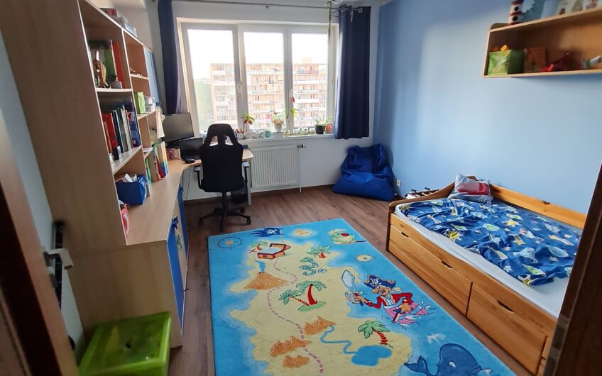 Prenájom 4izbového bytu v skvelej lokalite Ružinova
