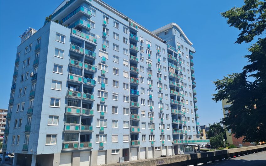 Prenájom 4izbového bytu v skvelej lokalite Ružinova