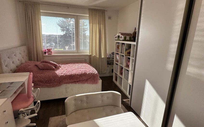 Na predaj luxusný 3-izbový byt s priestranným balkónom a parkovacím státím