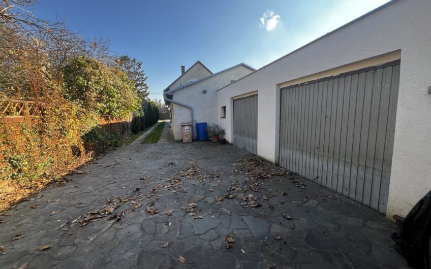 Rodinný dom – vhodný na bývanie viac generácií, taktiež k tomu na podnikanie, prípadne aj investícia na výstavbu