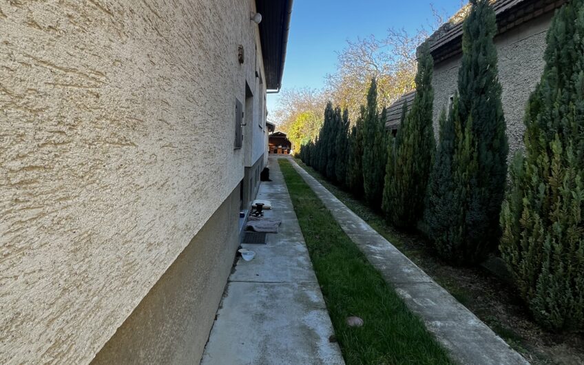 Rodinný dom – vhodný na bývanie viac generácií, taktiež k tomu na podnikanie, prípadne aj investícia na výstavbu