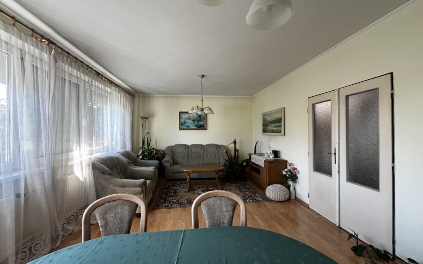 Rodinný dom – vhodný na bývanie viac generácií, taktiež k tomu na podnikanie, prípadne aj investícia na výstavbu